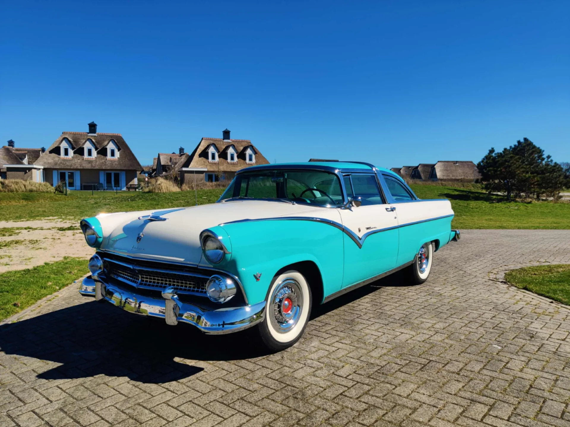 Ford Fairlane Crown Victoria – foto 1